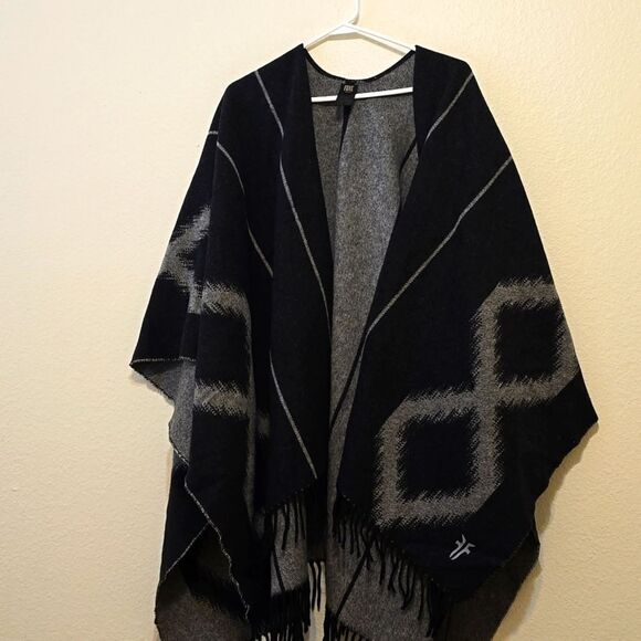 FRYE: Native American Poncho - Picture 1 of 10